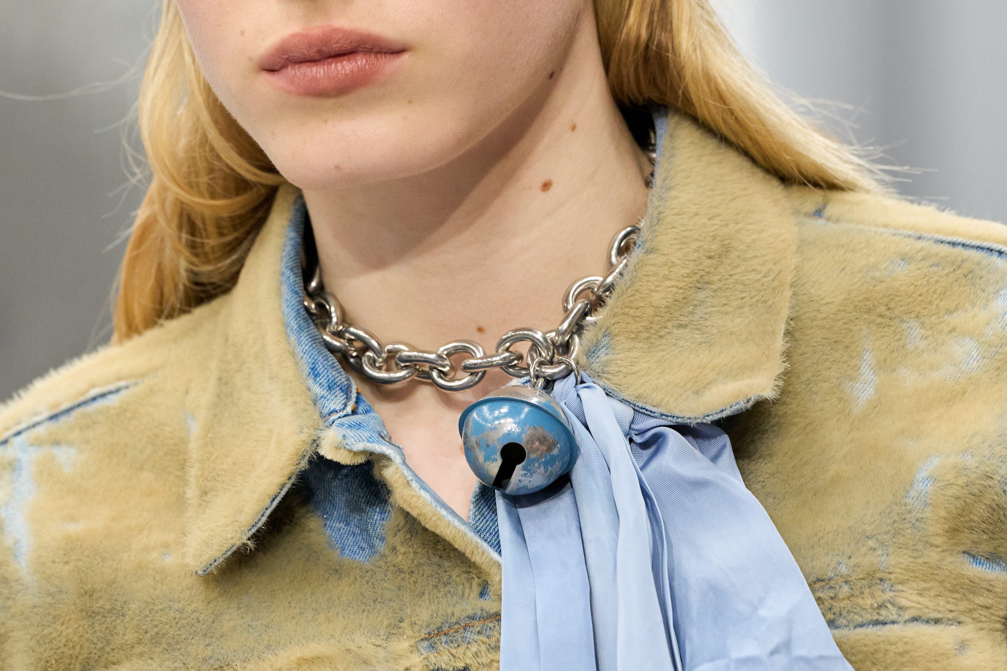fall winter jewelry trends chunky chains 2025